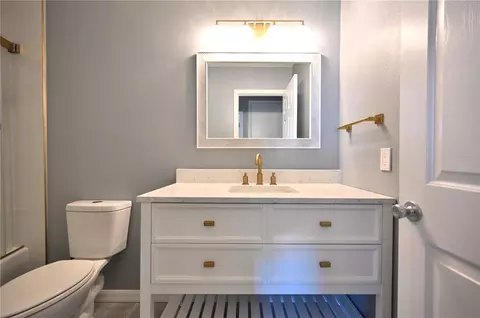 Bath - 10922 Subtle Trail Dr, Riverview, FL 33579 photo 9 of 9