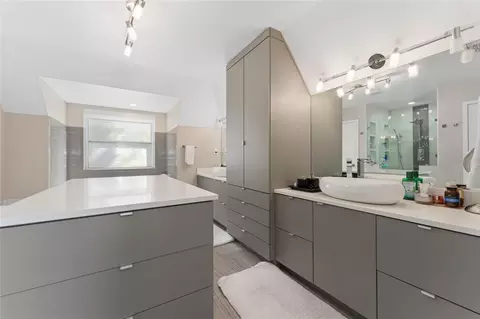 Bath - 606 E 6th Ave, Windermere, FL 34786 photo 4 of 7