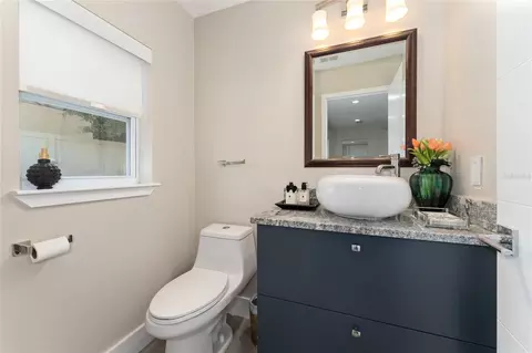 Bath - 606 E 6th Ave, Windermere, FL 34786 photo 1 of 7