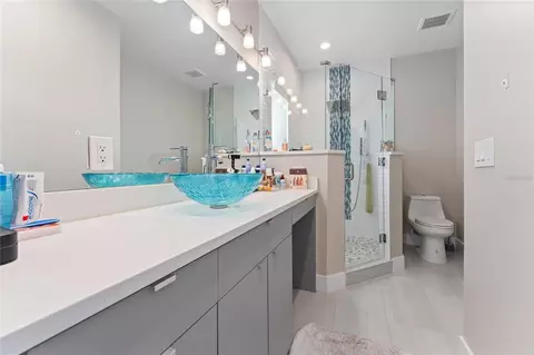 Bath - 606 E 6th Ave, Windermere, FL 34786 photo 3 of 7