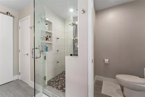 Bath - 606 E 6th Ave, Windermere, FL 34786 photo 6 of 7
