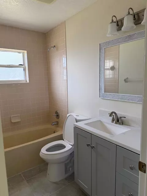 Bath - 4572 NW 32nd St, Ocala, FL 34482 photo 3 of 3