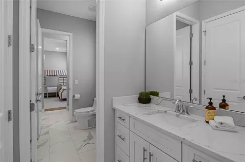Bath - 1118 Estancia Woods Loop, Windermere, FL 34786 photo 2 of 6