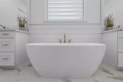 Bath - 1118 Estancia Woods Loop, Windermere, FL 34786 photo 6 of 6