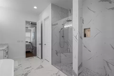Bath - 1118 Estancia Woods Loop, Windermere, FL 34786 photo 5 of 6