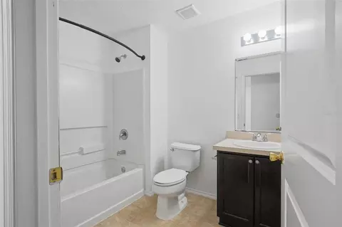 Bath - 10920 Pond Pine Dr, Riverview, FL 33569 photo 3 of 3
