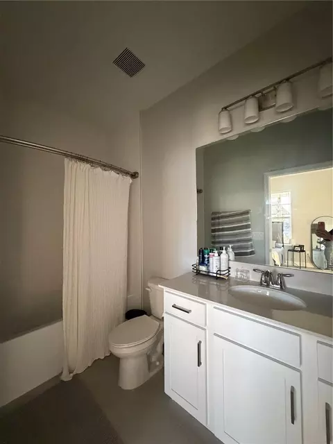 Bath - 1389 Lumpini St, Saint Cloud, FL 34771 photo 2 of 5