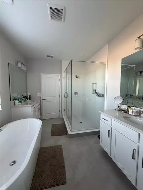 Bath - 1389 Lumpini St, Saint Cloud, FL 34771 photo 4 of 5