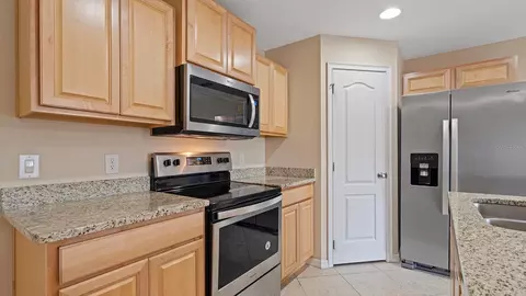 Kitchen - 4840 Old Oak Trl, Saint Cloud, FL 34771 photo 3 of 4