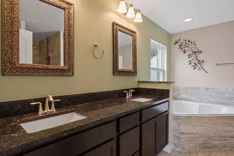 Bath - 4840 Old Oak Trl, Saint Cloud, FL 34771 photo 2 of 4