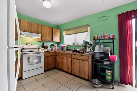 Kitchen - 8779 SE 89th Pl, Ocala, FL 34472 photo 2 of 3