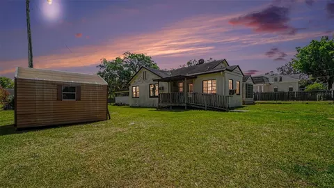 Exterior - 219 SW 6th St, Ocala, FL 34471 photo 2 of 8