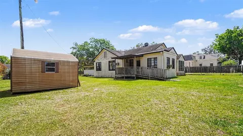 Exterior - 219 SW 6th St, Ocala, FL 34471 photo 6 of 8