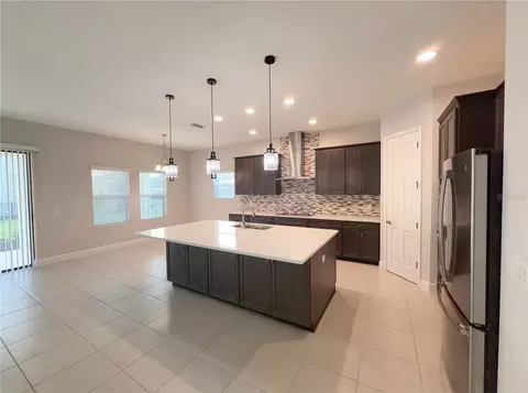Kitchen - 11277 Rustic Timber Loop, San Antonio, FL 33576 photo 2 of 3