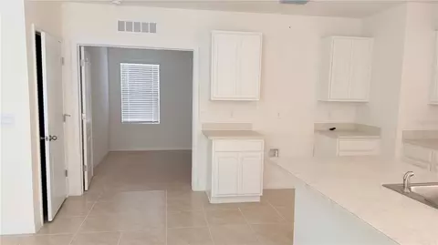 2816 Swooping Sparrow Dr, Saint Cloud, FL 34773 photo 5