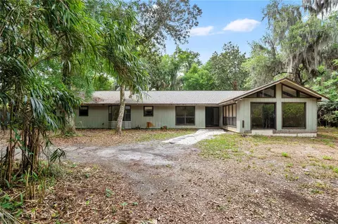 599 Lake Geneva Rd, Geneva, FL 32732