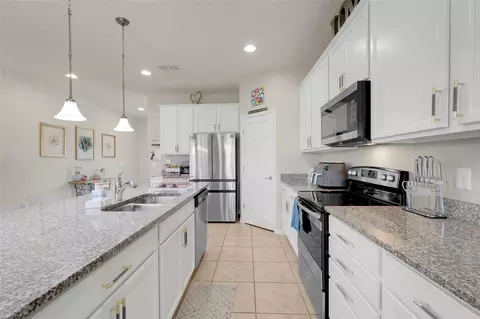 Kitchen - 1626 Regal River Cir, Ocoee, FL 34761 photo 4 of 4
