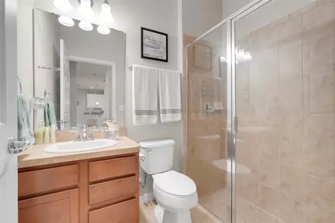 Bath - 1626 Regal River Cir, Ocoee, FL 34761 photo 1 of 2