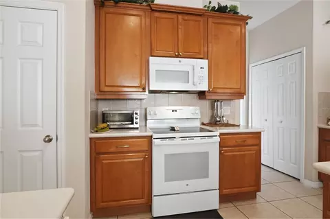 Kitchen - 2714 Plumberry Ave, Ocoee, FL 34761 photo 2 of 5