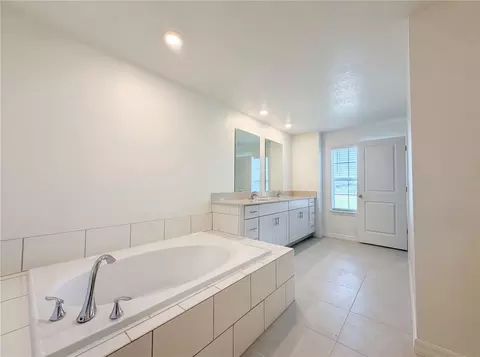 Bath - 9423 Gulf Shore Ter, Parrish, FL 34219 photo 6 of 6