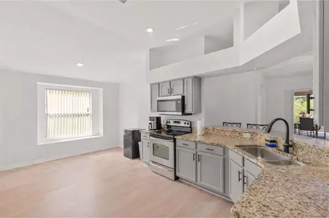 Kitchen - 11478 Weston Course Loop, Riverview, FL 33579 photo 2 of 3