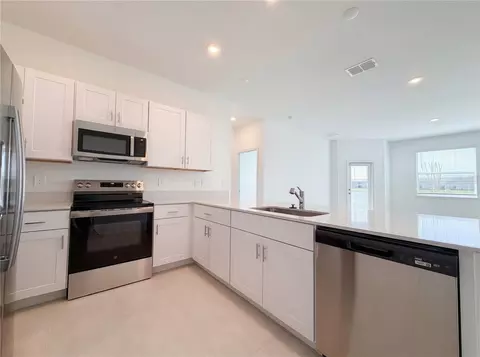 Kitchen - 9435 Gulf Shore Ter, Parrish, FL 34219 photo 2 of 3