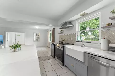 Kitchen - 429 Virginia Ave, Saint Cloud, FL 34769 photo 4 of 6