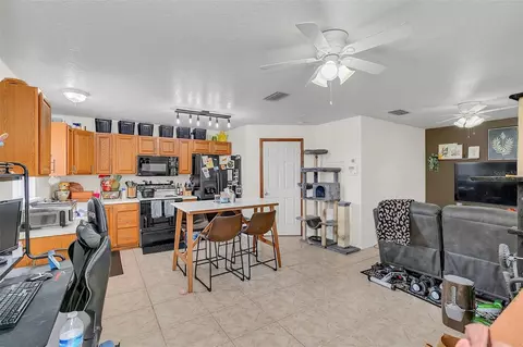 Kitchen - 4750 Rummell Rd, Saint Cloud, FL 34771 photo 6 of 8