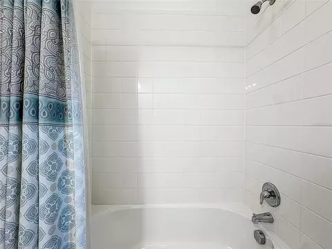 Bath - 1945 Ibis Bay Ct, Ocoee, FL 34761 photo 3 of 4