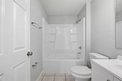 Bath - 6018 Flora Ter, Apollo Beach, FL 33572 photo 2 of 4
