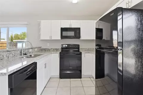 Kitchen - 6018 Flora Ter, Apollo Beach, FL 33572 photo 2 of 3
