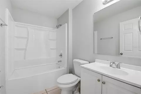 Bath - 6018 Flora Ter, Apollo Beach, FL 33572 photo 1 of 4