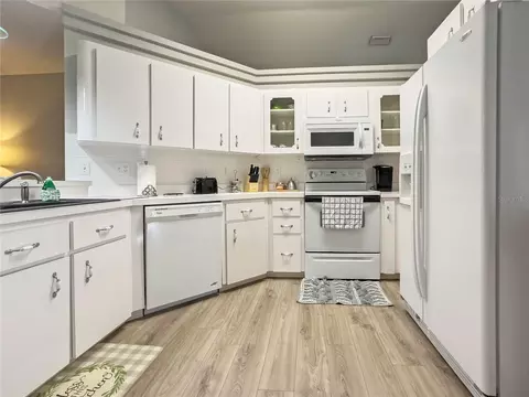 Kitchen - 4 Hialeah Dr, Ocala, FL 34482 photo 2 of 4