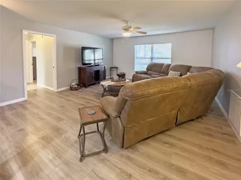 Living - 4 Hialeah Dr, Ocala, FL 34482 photo 5 of 7