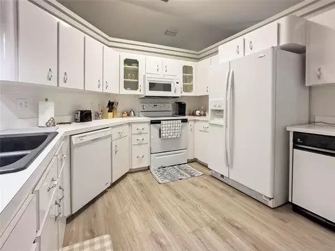 Kitchen - 4 Hialeah Dr, Ocala, FL 34482 photo 3 of 4