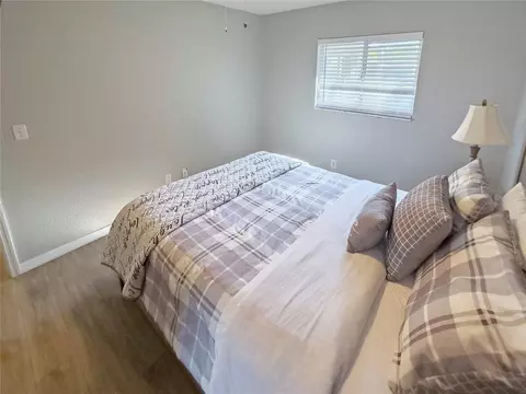 Bedroom - 4 Hialeah Dr, Ocala, FL 34482 photo 7 of 12
