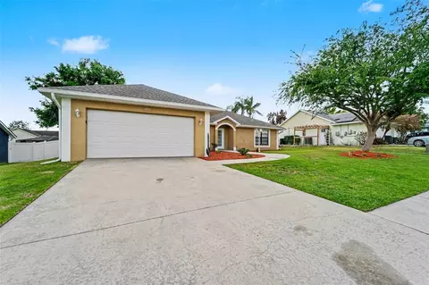 38820 Berta Dr, Zephyrhills, FL 33540