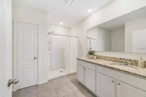 Bath - 2135 E Old Mill Dr, Deltona, FL 32725 photo 1 of 2