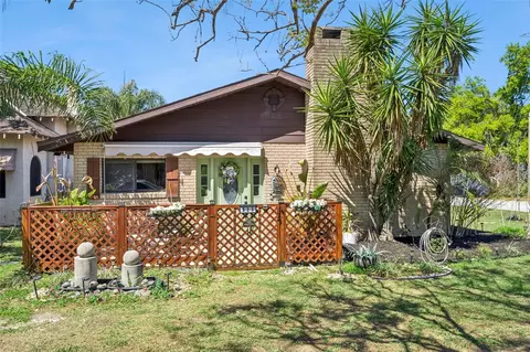 525 7th St NE, Winter Haven, FL 33881