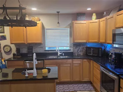 Kitchen - 959 Thomas Rd, Eagle Lake, FL 33839 photo 5 of 12