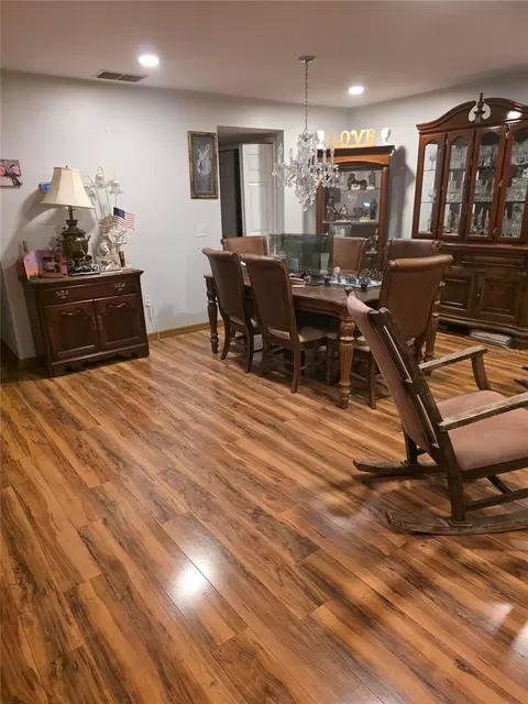 Dining - 959 Thomas Rd, Eagle Lake, FL 33839 photo 1 of 2