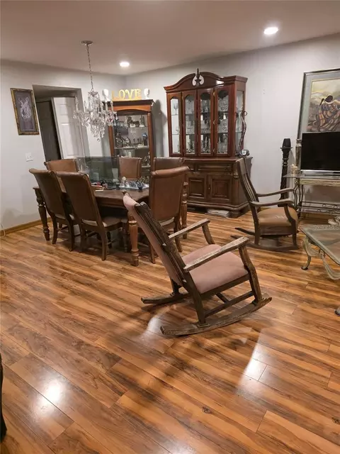 Dining - 959 Thomas Rd, Eagle Lake, FL 33839 photo 2 of 2
