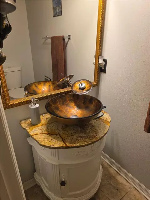 Bath - 959 Thomas Rd, Eagle Lake, FL 33839 photo 3 of 7