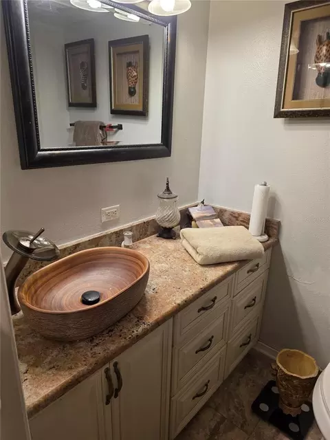 Bath - 959 Thomas Rd, Eagle Lake, FL 33839 photo 1 of 7