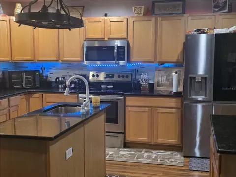 Kitchen - 959 Thomas Rd, Eagle Lake, FL 33839 photo 10 of 12