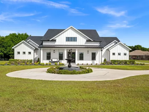 Exterior - 34595 Seneca Reserve Dr, Eustis, FL 32736 photo 13 of 15