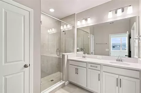 Bath - 1347 Lumpini St, Saint Cloud, FL 34771 photo 3 of 6