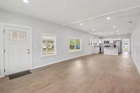 Living - 3070 E Central Ave, Bartow, FL 33830 photo 2 of 5