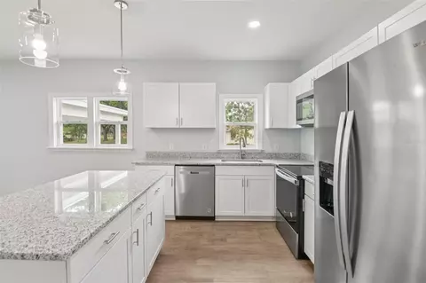 Kitchen - 3070 E Central Ave, Bartow, FL 33830 photo 2 of 3