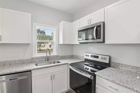 Kitchen - 3070 E Central Ave, Bartow, FL 33830 photo 3 of 3